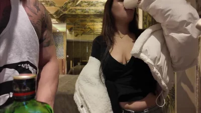 刚聊一周就出来见面的偷情人妻喝的高兴了怎么都行